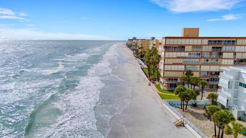 Redington Beach House | Sunset Corner - Beach View & Heated Pool!