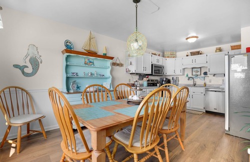 Chincoteague House | Sunset Dreams - Pet friendly, Waterfront; Shared dock!