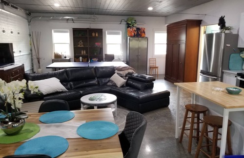 Candle Lake Cottage | Sunset Escape! Spacious and Private Waterfront Retreat.