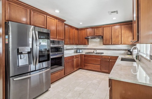 Raskin Estates House | Sunset Haven | Pool, Hoops, Pets Welcome & Prime Location 🌅