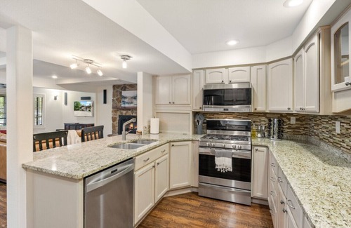 Linn Creek House | Sunset Hideaway - Private Dock in No Wake Cove!