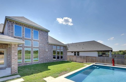 Shadow Glen House | Sunset Hits | Golf Course Views w/ Pool Hot Tub Gym Theatre - 20mins to DT ATX
