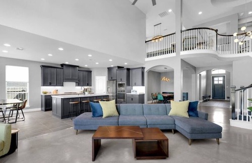 Shadow Glen House | Sunset Hits | Golf Course Views w/ Pool Hot Tub Gym Theatre - 20mins to DT ATX