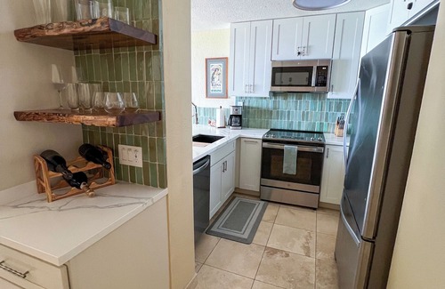 Historic Kailua Village Condo | Sunset in Paradise Oceanfront 1BR/1BA Condo at Kona Reef Fast WiFi & Central AC