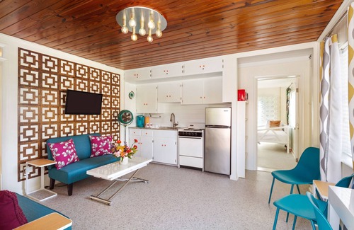 Sunset Beach Hotel | Sunset Inn & Cottages