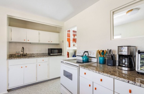 Sunset Beach Hotel | Sunset Inn & Cottages