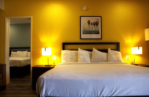 East Side Costa Mesa Hotel | Sunset Inn