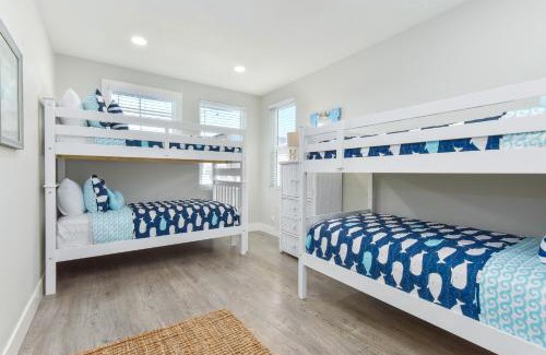 Sunset Beach House | Sunset Island 3 Level Home on the Water sleeps 10