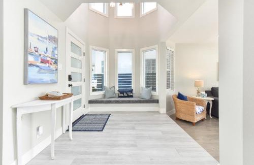 Sunset Beach House | Sunset Island 3 Level Home on the Water sleeps 10