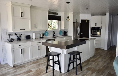 Kenora House | Sunset Island on Lake of the Woods - Beautiful, Modern & Private