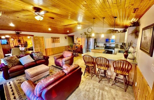 Harpers Ferry Cabin | Sunset Lodge w/Hot Tub & Pool. 9 Bedrooms