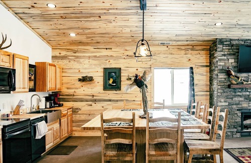 Fedora Cabin | Sunset Lodge ~ Your Adventure Awaits