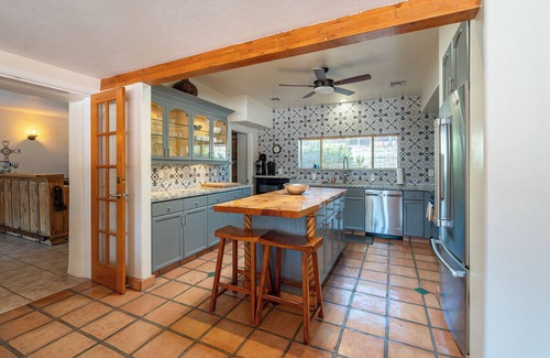 Blenman-Elm House | Sunset Manor: Secluded 5BD/3BA w/Pool in Midtown