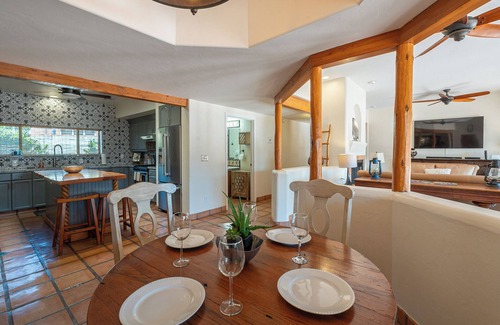 Blenman-Elm House | Sunset Manor: Secluded 5BD/3BA w/Pool in Midtown