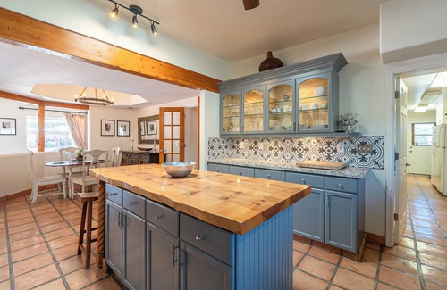 Blenman-Elm House | Sunset Manor: Secluded 5BD/3BA w/Pool in Midtown