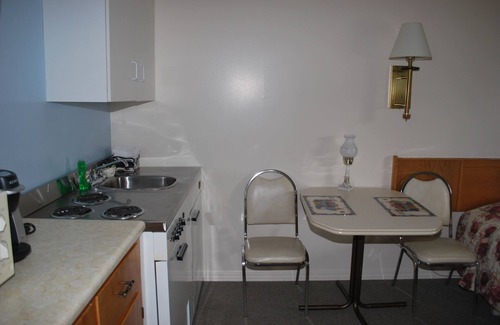 Creston Hotel | Sunset Motel