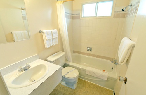 Creston Hotel | Sunset Motel