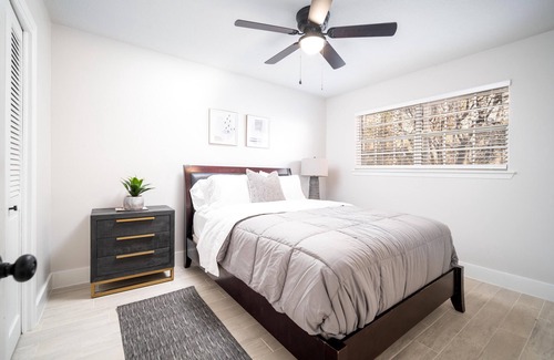 El Paso House | Sunset & Mountain View Home. All New! Dogs Welcome