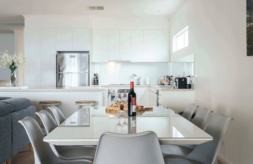 Adelaide House | Sunset Ocean Views Esplanade, 6 BR, Sleeps 15