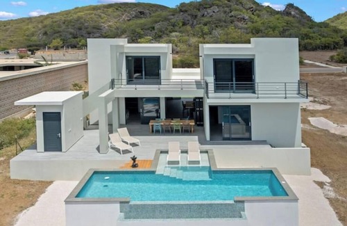 Lagun Apartment | Sunset Oceanview Studio with Pool