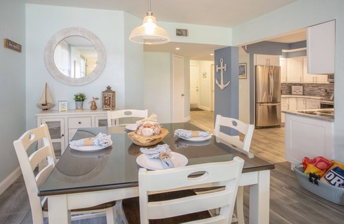 St. Petersburg Condo | Sunset Paradise, located in Isla Del Sol