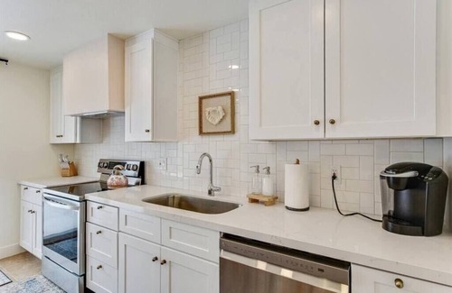 Orem House | Sunset Paradise Retreat | 2 Houses | 2 Hot Tubs