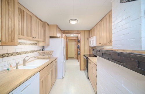 Rumely Cottage | Sunset Point Lake Cottage, Sauna + Aquapark Access