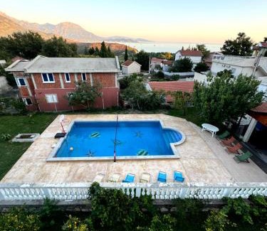 Sutomore House | Sunset Pool Retreat