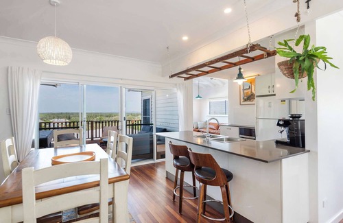 Yamba House | Sunset Retreat - Oceanstays