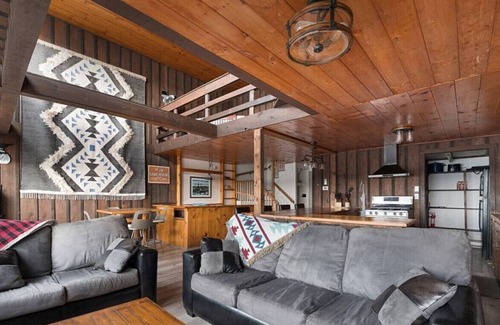 Costigan House | Sunset Retreat on Pushaw Lake | No Cleaning Fees!
