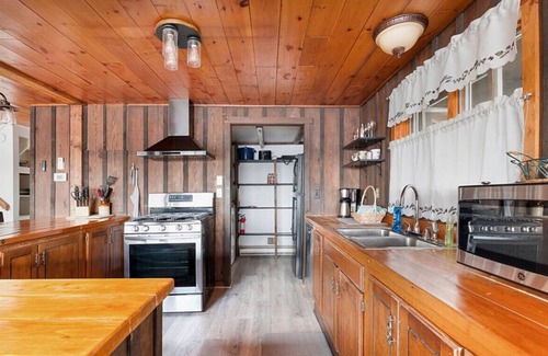 Costigan House | Sunset Retreat on Pushaw Lake | No Cleaning Fees!