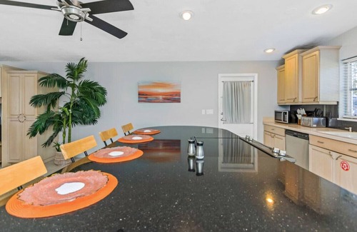Redington Beach House | Sunset Retreat | Walk to Beach + Dining, Pool