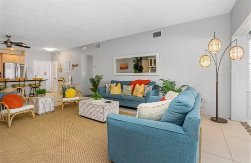Redington Beach House | Sunset Retreat | Walk to Beach + Dining, Pool