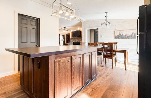 Cobden House | Sunset Ridge - Cabin 4