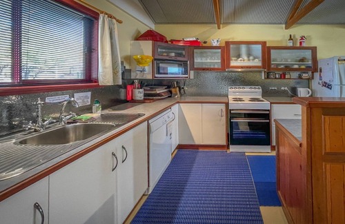 Lake Wangary House | Sunset Ridge has direct access to a private beach and small jetty.