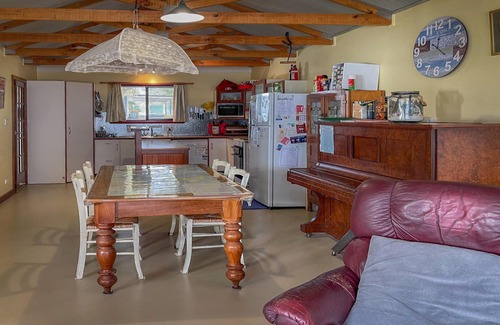 Lake Wangary House | Sunset Ridge has direct access to a private beach and small jetty.