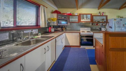Lake Wangary House | Sunset Ridge Has Direct Access To A Private Beach and Small Jetty