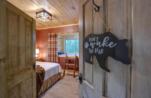 Irvine House | Sunset Ridge ~ Rustic & Tranquil 100-Acre Getaway!