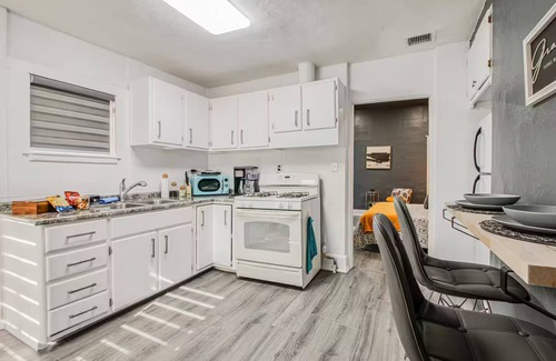 El Paso Apartment | Sunset Sanctuary - El Paso