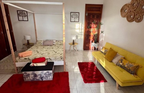 Vieux-Habitants Bed & Breakfast | Sunset Sea View