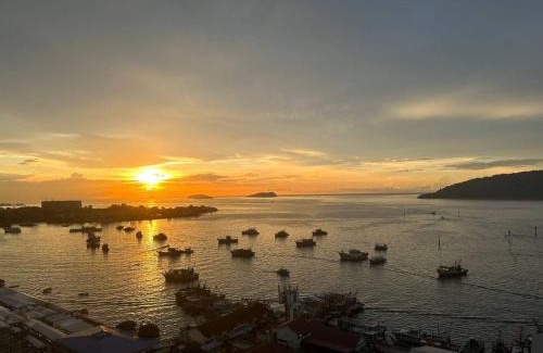 Downtown Kota Kinabalu Apartment | Sunset Seaview Studio Apartment at Kota Kinabalu City Centre
