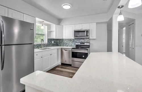 Bayview House | Sunset Serenity 10min to Beach & Downtown St Pete