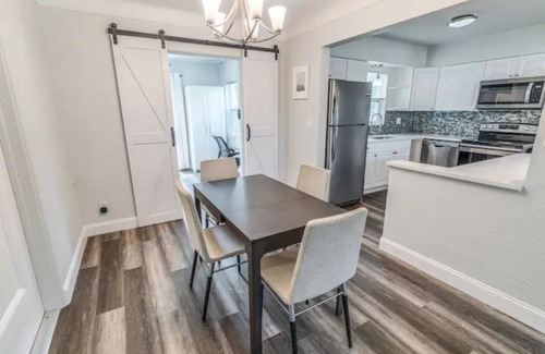 Bayview House | Sunset Serenity 10min to Beach & Downtown St Pete
