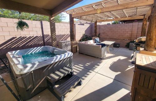 Canyon Ridge West House | Sunset Serenity