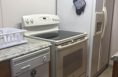 Tarpon Springs Apartment | SUNSET STUDIO - Beautifully appointed and .6 mi from beach - This is Paradise!