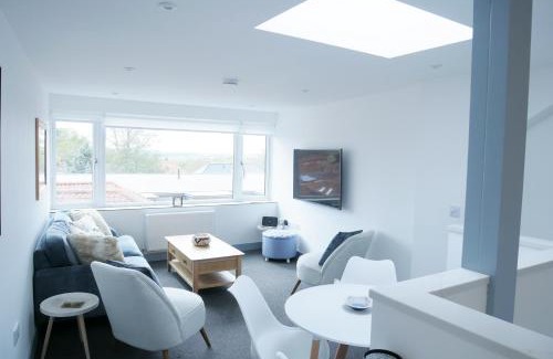 Holt Apartment | Sunset View, 2 bedrooms in the heart of Holt with parking