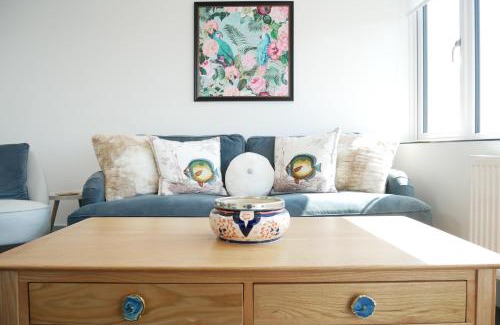 Holt Apartment | Sunset View, 2 bedrooms in the heart of Holt with parking