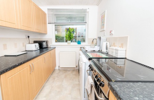 Newport-On-Tay Apartment | Sunset View Stylish 1-Bed Apartment, 15 Minutes from St Andrews Golf