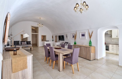 Firostefani Villa | Sunset View Villa Santorini - 3 Bedroom Villa & Private Jacuzzi
