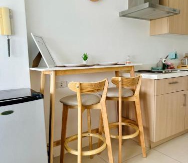 Matandang Balara Apartment | Sunset View with Free Pool Access
